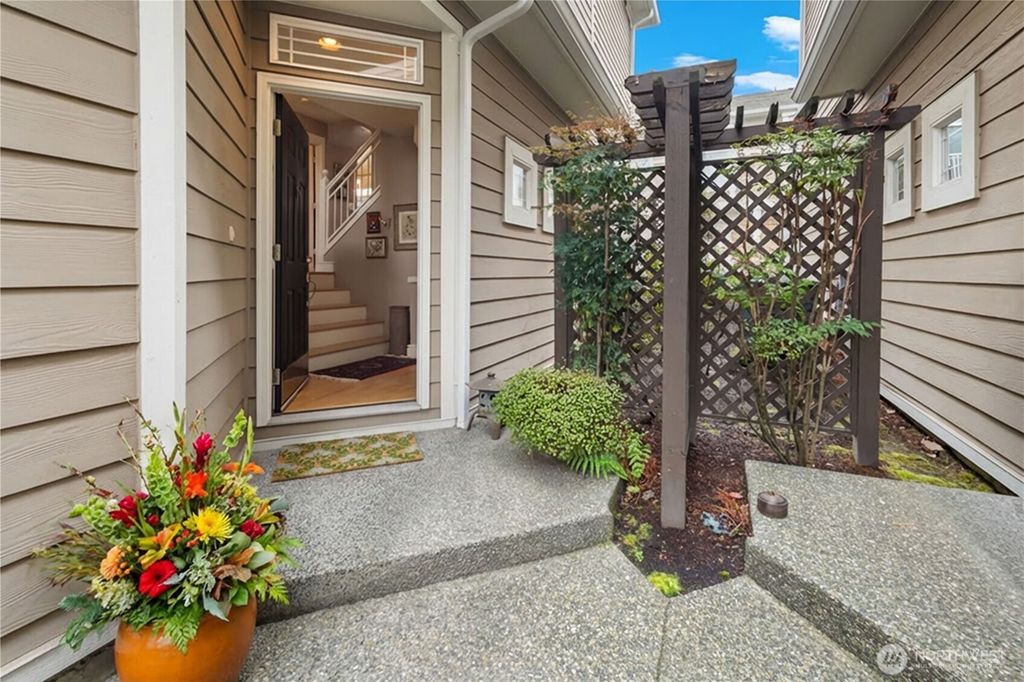 Photo of 8630 113th Lane NE, Kirkland, WA 98033 (MLS # 2507796)