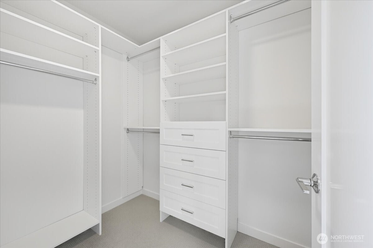 Seattle, Washington, 98125, United States, 4 Bedrooms Bedrooms, ,4 BathroomsBathrooms,Residential,Active,1943816