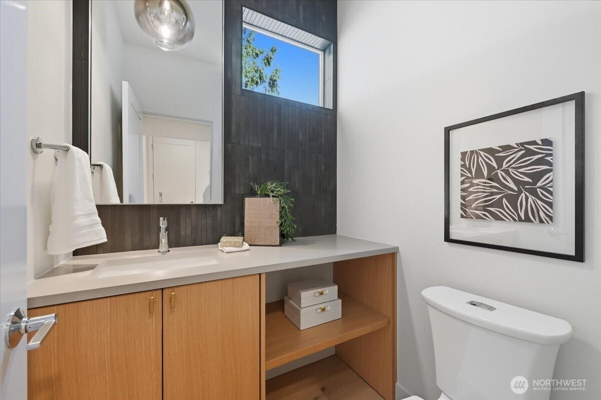 Seattle, Washington, 98125, United States, 4 Bedrooms Bedrooms, ,4 BathroomsBathrooms,Residential,Active,1943816