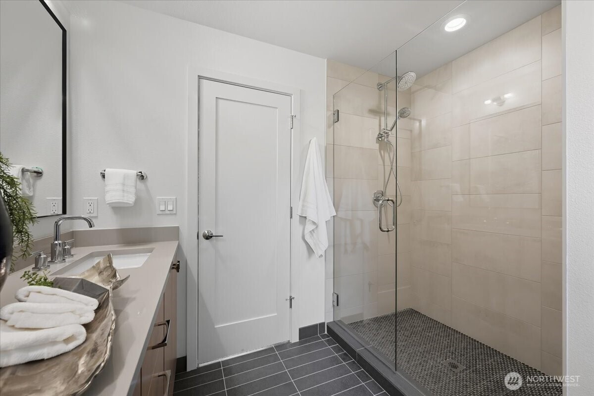 Seattle, Washington, 98125, United States, 4 Bedrooms Bedrooms, ,4 BathroomsBathrooms,Residential,Active,1943816