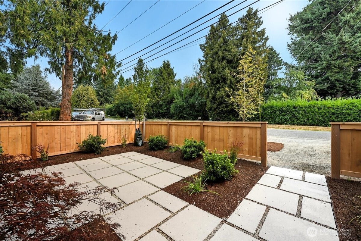 Seattle, Washington, 98125, United States, 4 Bedrooms Bedrooms, ,4 BathroomsBathrooms,Residential,Active,1943816