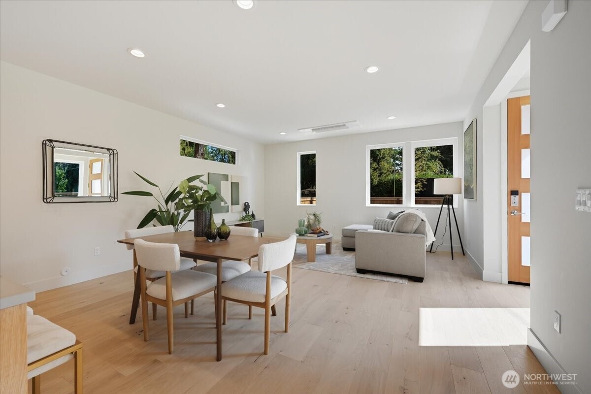 Seattle, Washington, 98125, United States, 4 Bedrooms Bedrooms, ,4 BathroomsBathrooms,Residential,Active,1943816