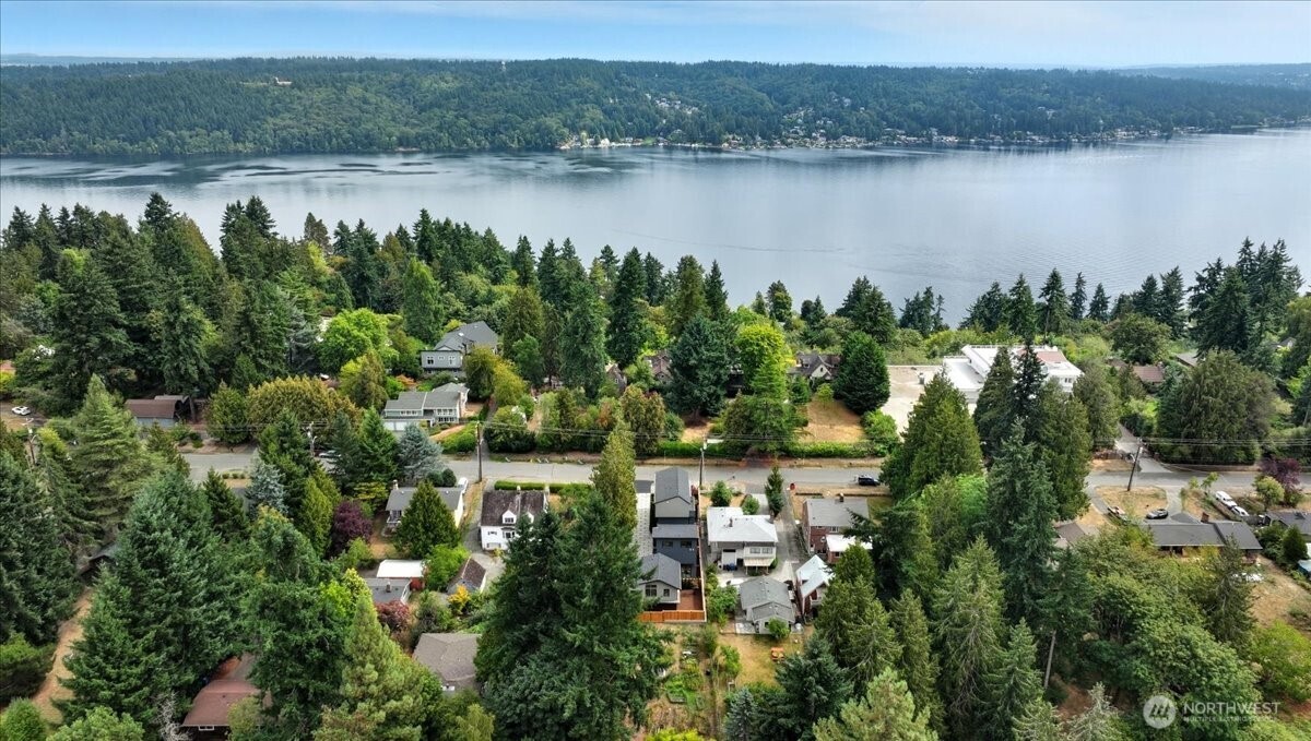 Seattle, Washington, 98125, United States, 4 Bedrooms Bedrooms, ,4 BathroomsBathrooms,Residential,Active,1943816