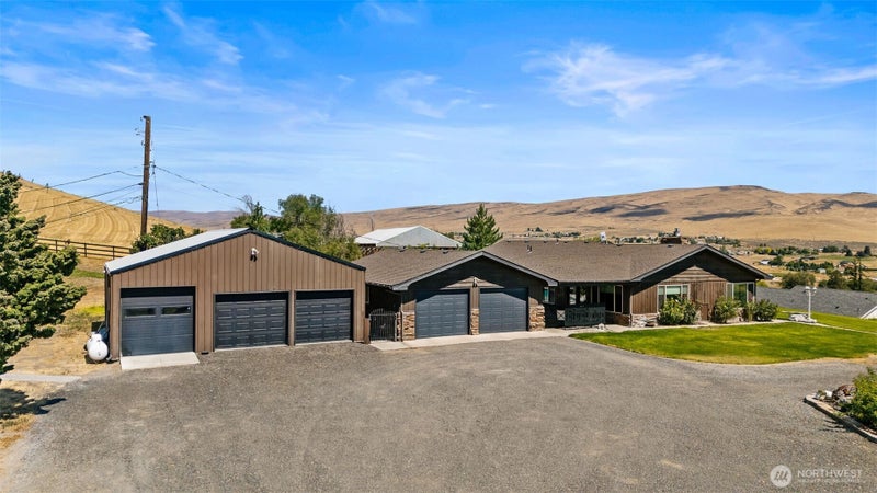 3672 N Wenas Road