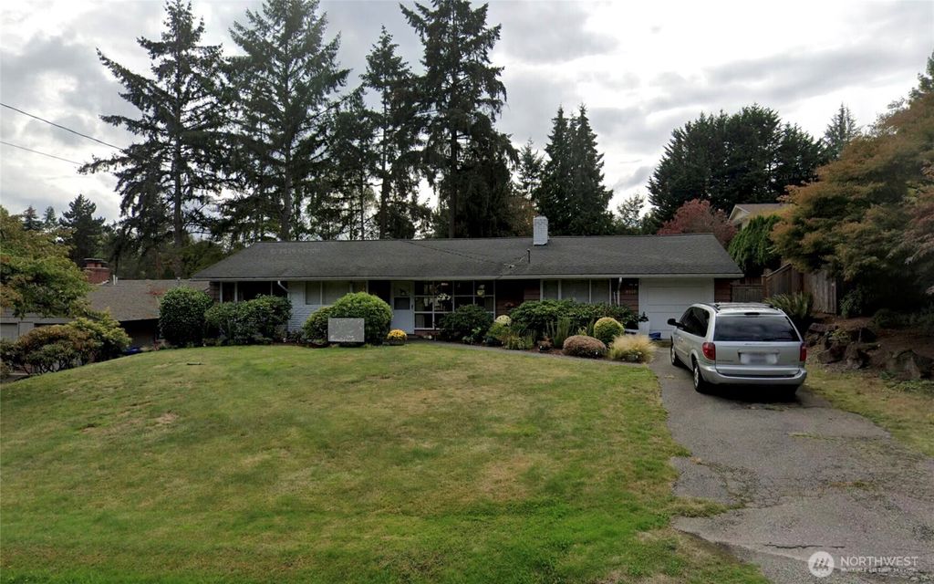 Photo of 8019 NE 27th Street, Medina, WA 98039 (MLS # 2547546)