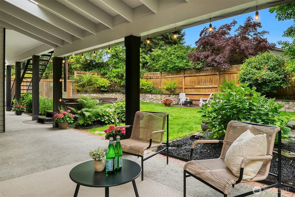 Photo of 524 7th Ave AVE, Kirkland, WA 98033 (MLS # 2527597)