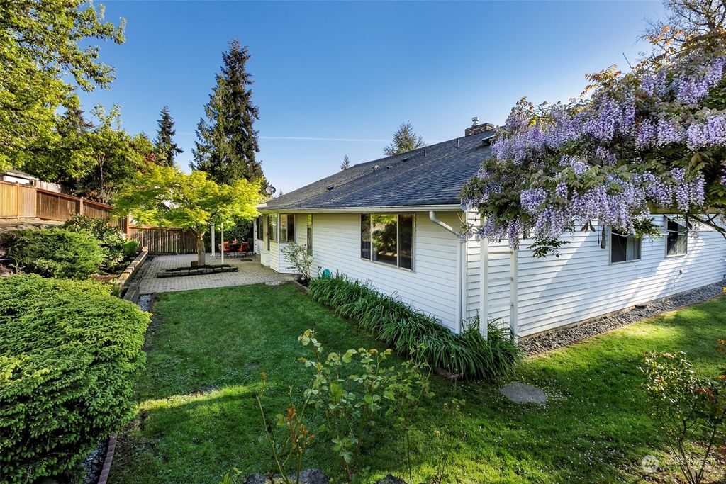 Photo of 6707 149th Avenue NE, Redmond, WA 98052 (MLS # 2235580)