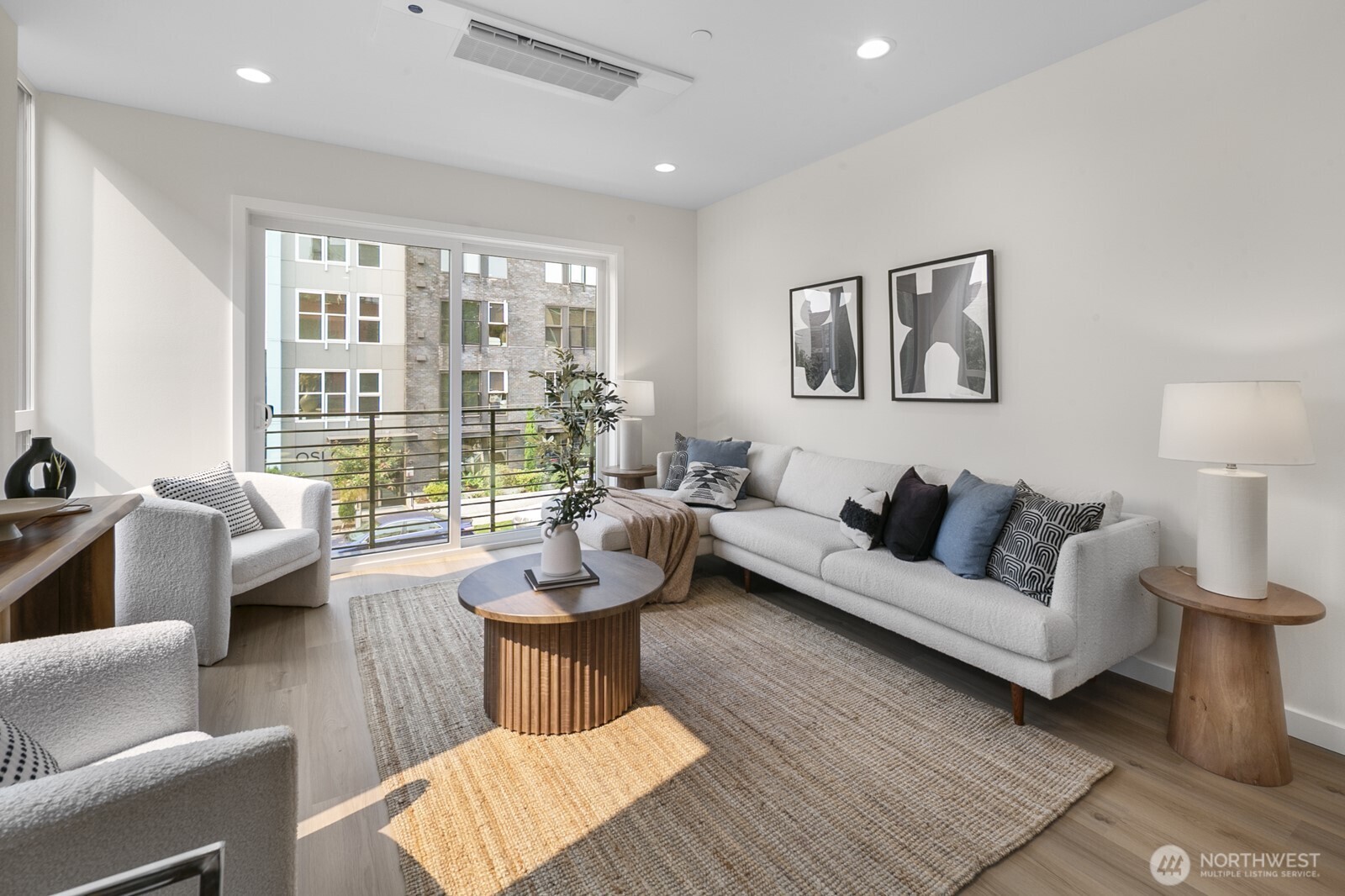 318 Bellevue Avenue E