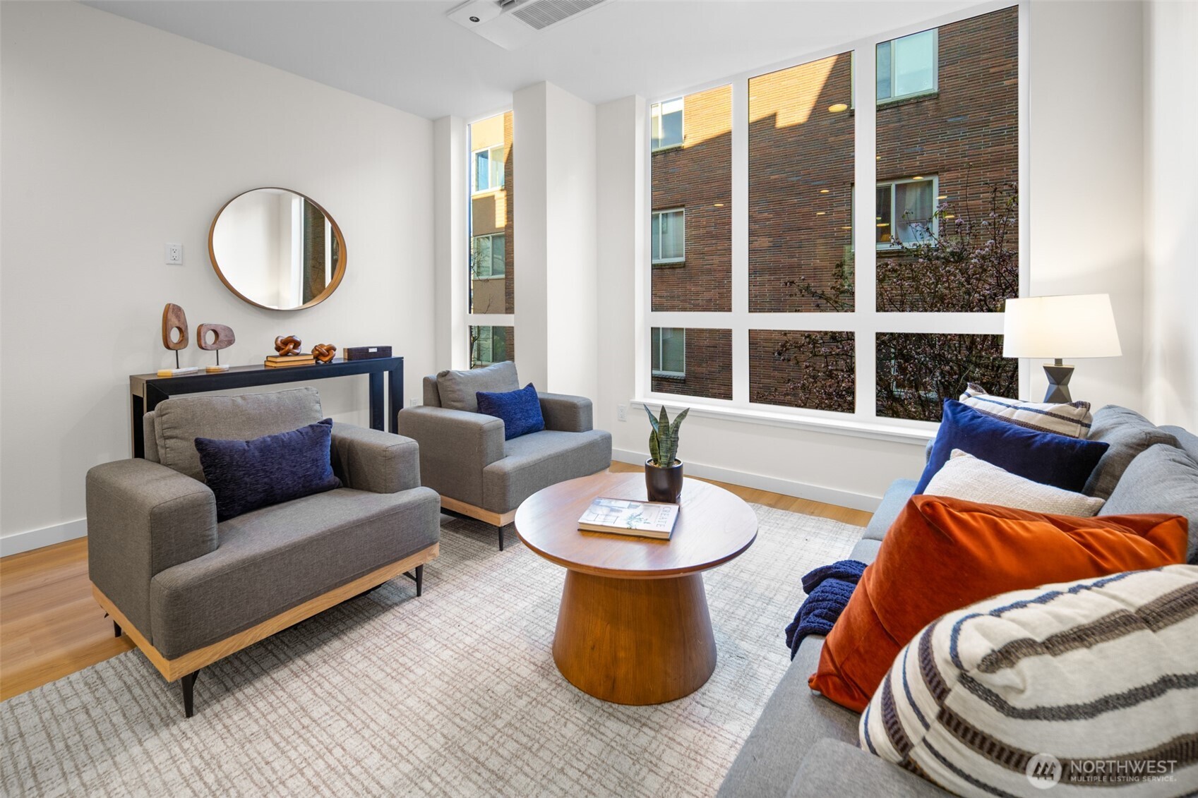 318 Bellevue Avenue E