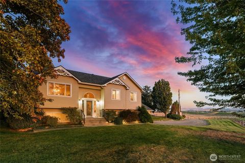 Photo of 288 Meadowlark Lane, Touchet, WA 99324 (MLS # 2442377)