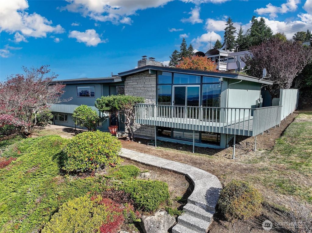 Photo of 4360 Somerset Boulevard SE, Bellevue, WA 98006 (MLS # 2445449)