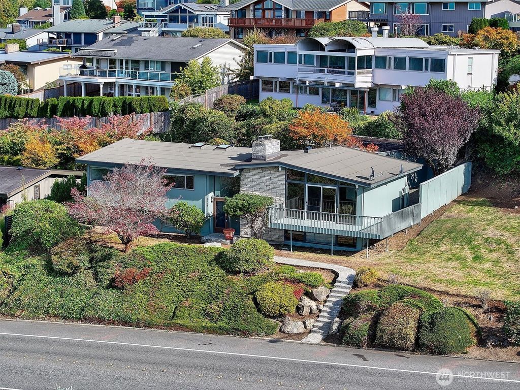 Photo of 4360 Somerset Boulevard SE, Bellevue, WA 98006 (MLS # 2445449)