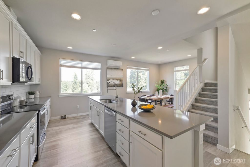 Photo of 14715 Admiralty Way #B7, Lynnwood, WA 98087 (MLS # 2539999)