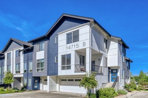 Photo of 14715 Admiralty Way #B7, Lynnwood, WA 98087 (MLS # 2539999)