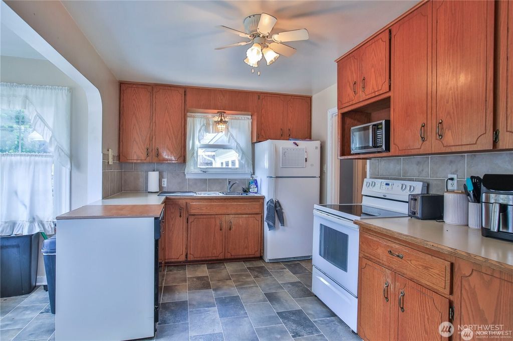 Photo of 310 S Cabot Road Rd, Everett, WA 98203 (MLS # 2332972)