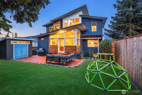 Photo of 7503 32nd Avenue NE, Seattle, WA 98115 (MLS # 2439308)