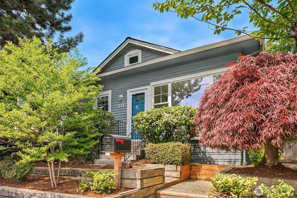 Photo of 134 6th Avenue, Kirkland, WA 98033 (MLS # 2372047)