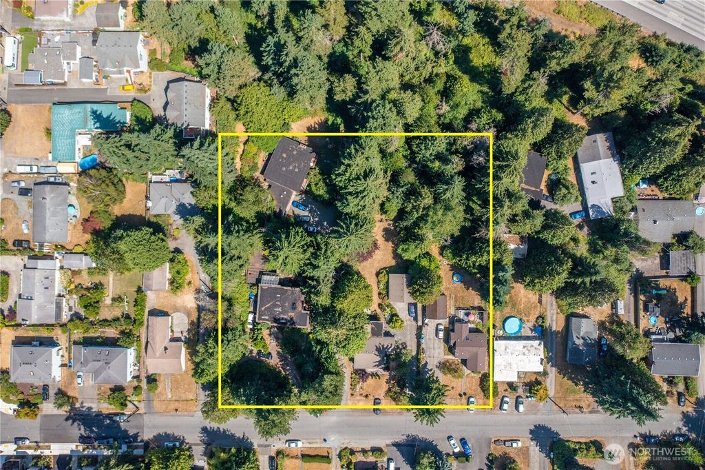 Photo of 18340 3rd Avenue NE, Shoreline, WA 98155 (MLS # 2525587)