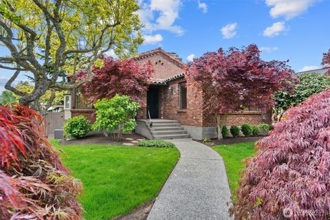 2501 W Crestmont Place W Seattle WA 98199