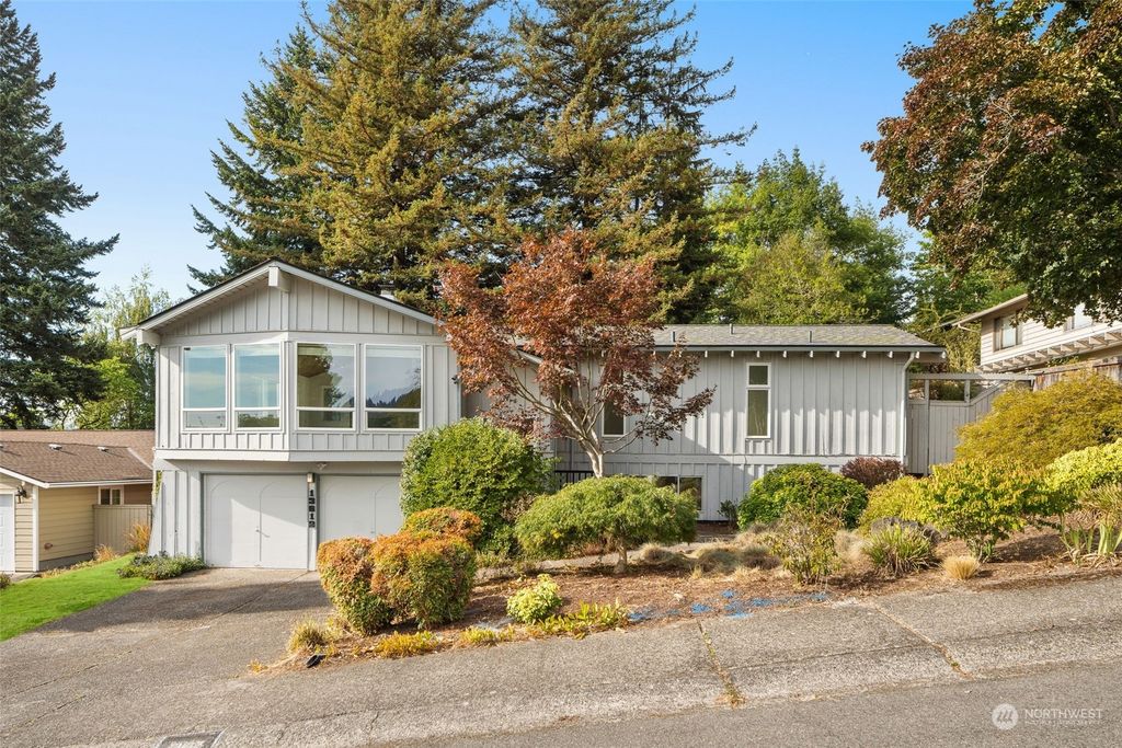 Photo of 13812 SE 21st Street, Bellevue, WA 98005 (MLS # 2148304)