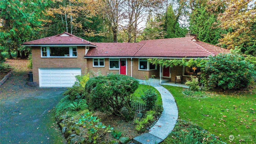 Photo of 19349 35th Avenue NE, Lake Forest Park, WA 98155 (MLS # 2314168)