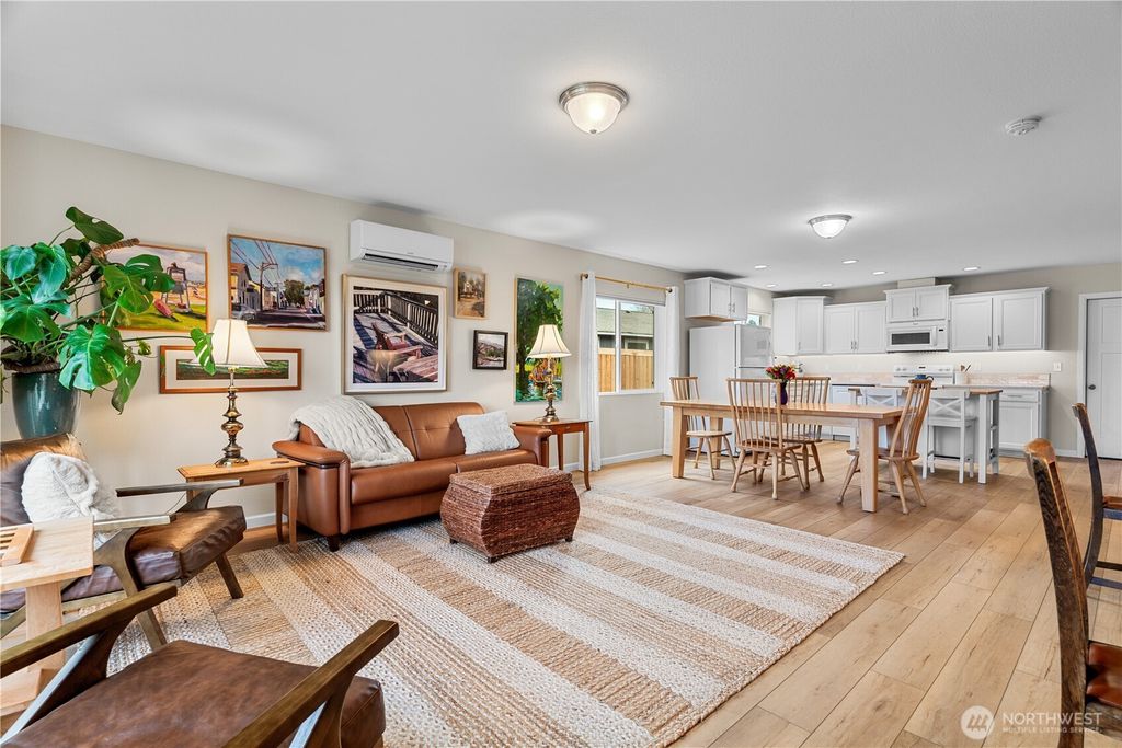 Photo of 302 W Illinois Avenue, Ellensburg, WA 98926 (MLS # 2525336)