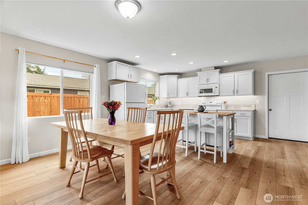 Photo of 302 W Illinois Avenue, Ellensburg, WA 98926 (MLS # 2525336)