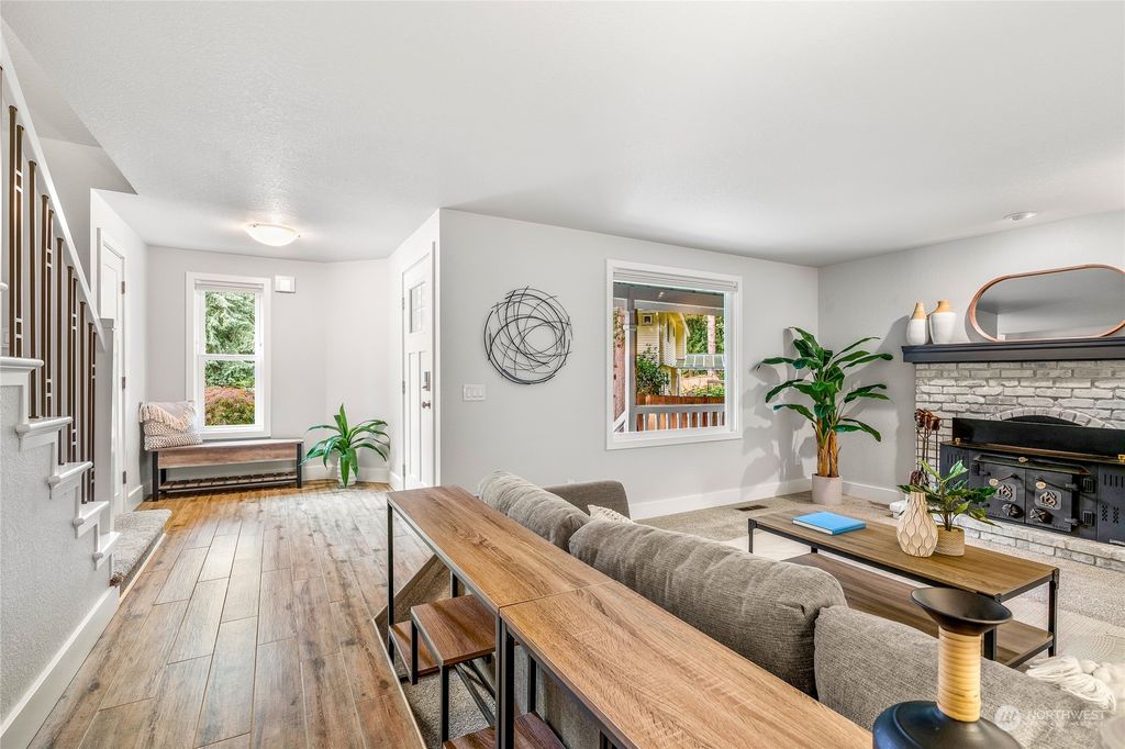 Photo of 24144 NE 6th Place, Sammamish, WA 98074 (MLS # 2164888)