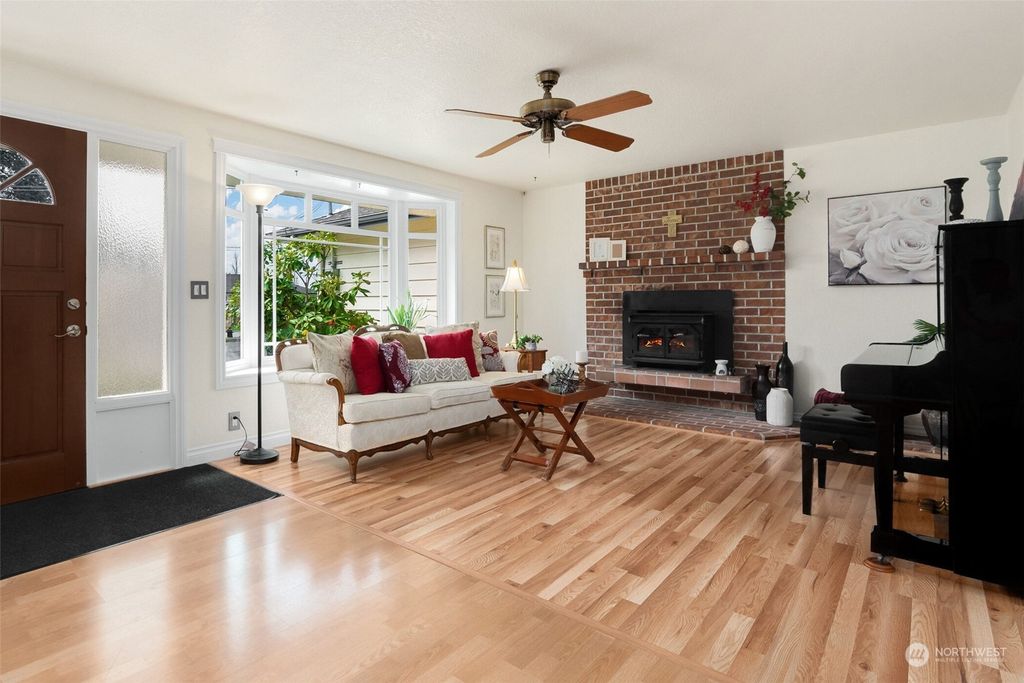 Photo of 8812 NE 189th Place, Bothell, WA 98011 (MLS # 2061200)