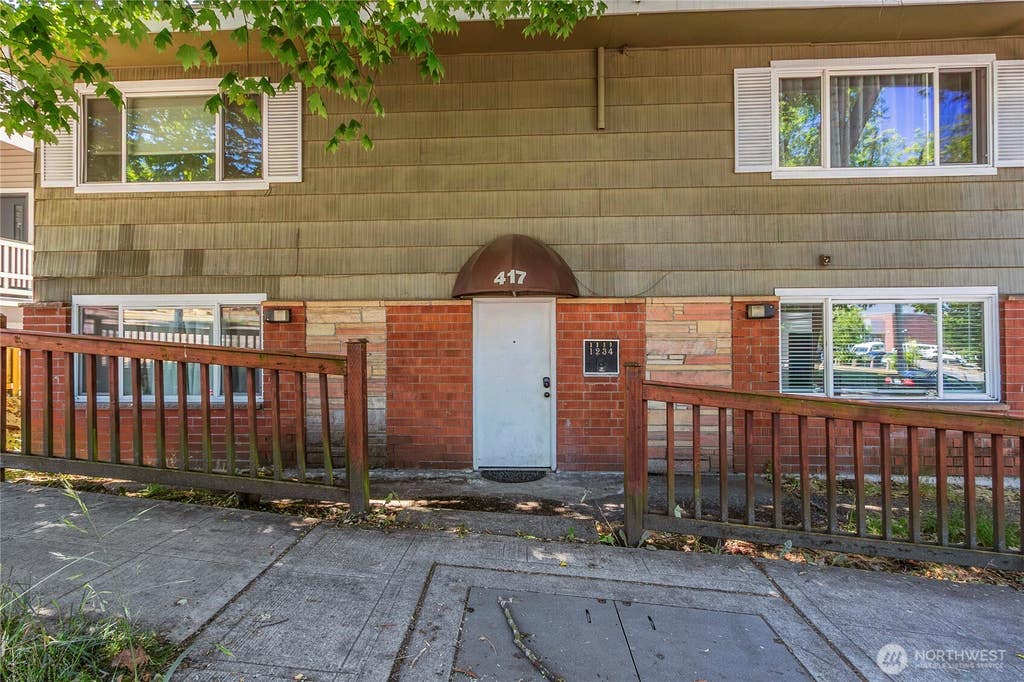 Photo of 417 23rd Avenue #2, Seattle, WA 98122 (MLS # 2547578)