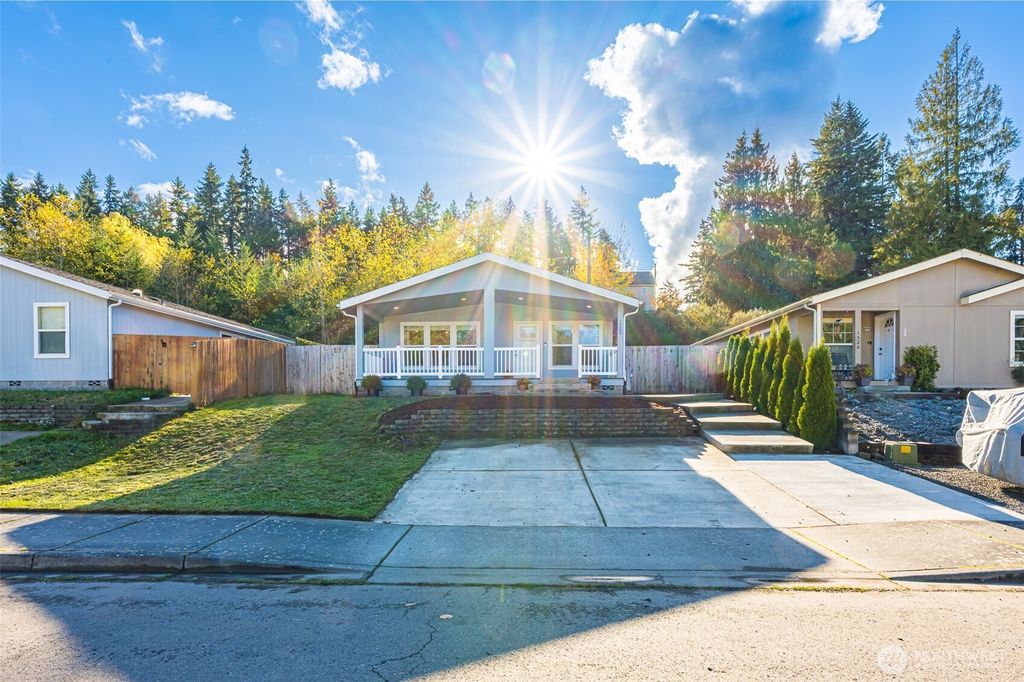 Photo of 1522 W 15th Street, Port Angeles, WA 98363 (MLS # 2449676)