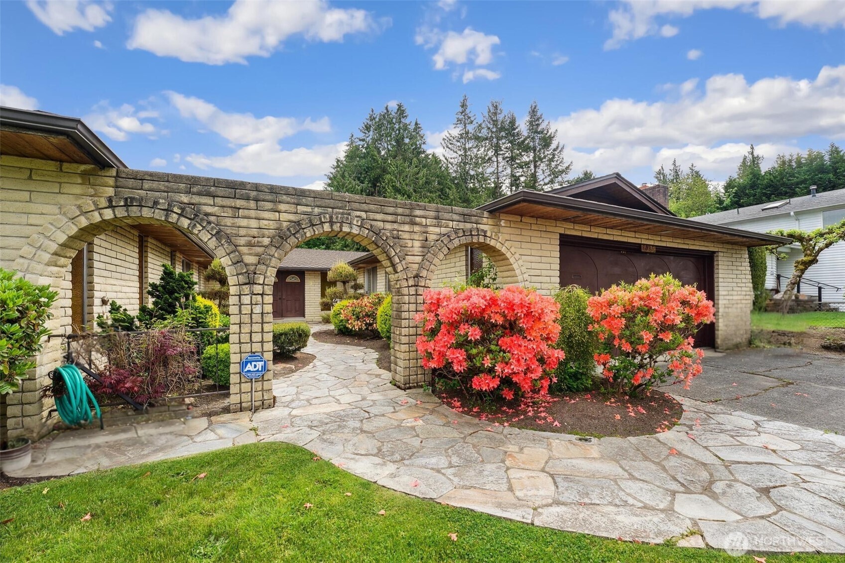 1035 E Robinhood Drive