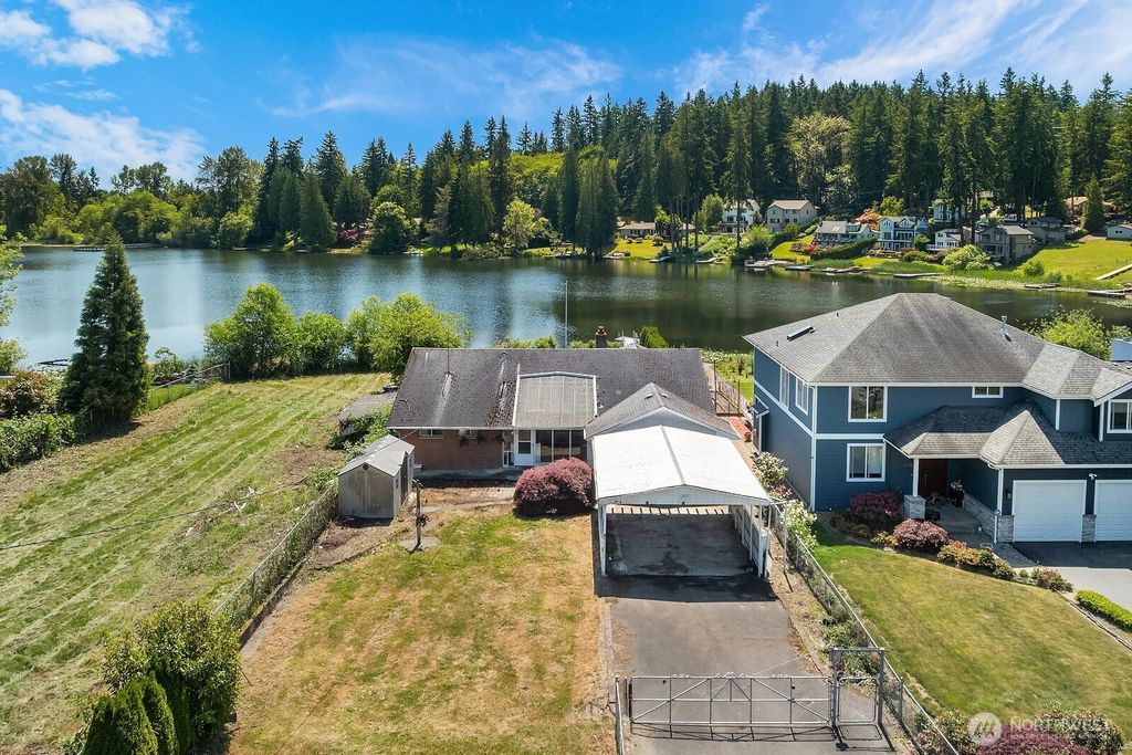 Photo of 13055 SE 76th Street, Newcastle, WA 98056 (MLS # 2389225)