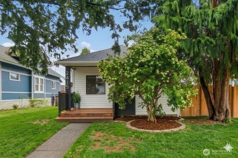 Photo of 2415 Cedar Street #A, Everett, WA 98201 (MLS # 2496123)