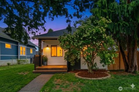 Photo of 2415 Cedar Street #A, Everett, WA 98201 (MLS # 2496123)