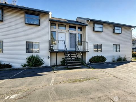 Photo of 1313 W James Street #11, Kent, WA 98032 (MLS # 2532700)