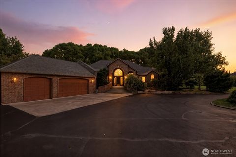 Photo of 1629 Wheatcrest Road, Walla Walla, WA 99362 (MLS # 2412647)