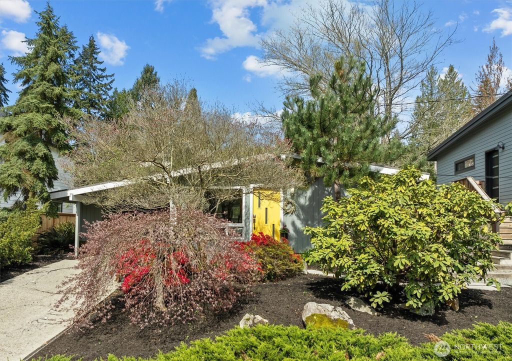 Photo of 10444 NE 110th Street, Kirkland, WA 98033 (MLS # 2349856)
