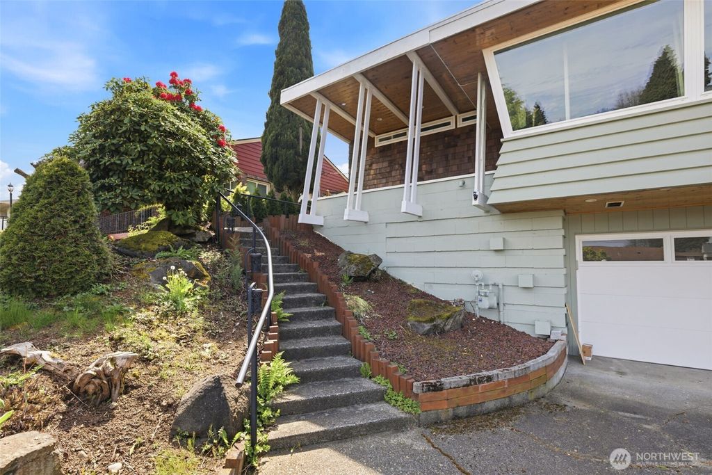 Photo of 4826 Delaware Avenue, Everett, WA 98203 (MLS # 2519032)