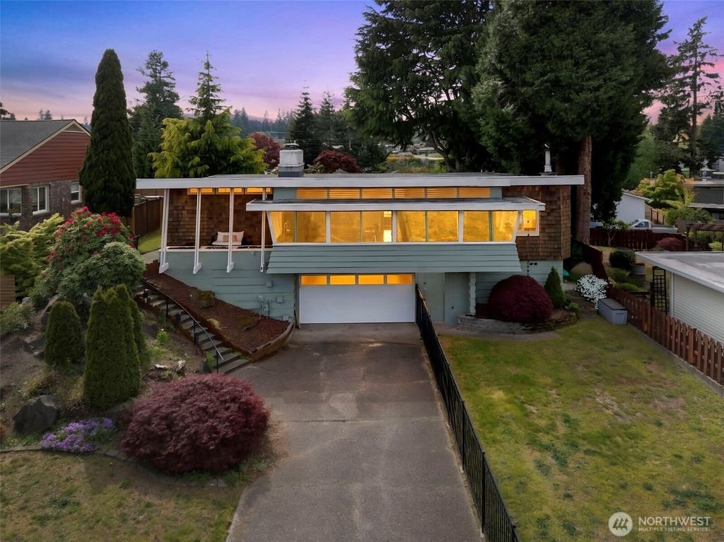 Photo of 4826 Delaware Avenue, Everett, WA 98203 (MLS # 2519032)