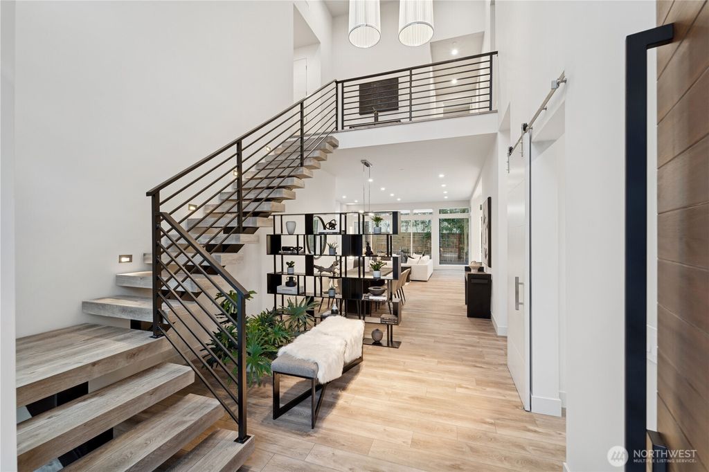 Photo of 13220 NE 70th Street, Redmond, WA 98052 (MLS # 2374425)