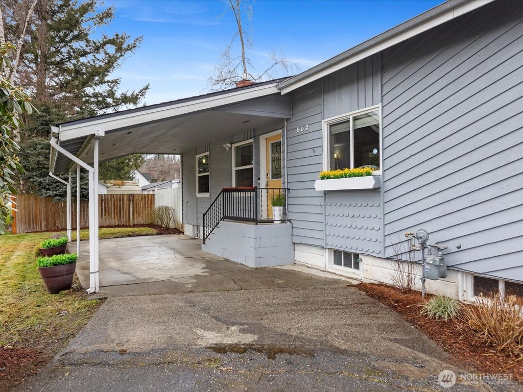 Photo of 502 8th Street, Sultan, WA 98294 (MLS # 2331067)
