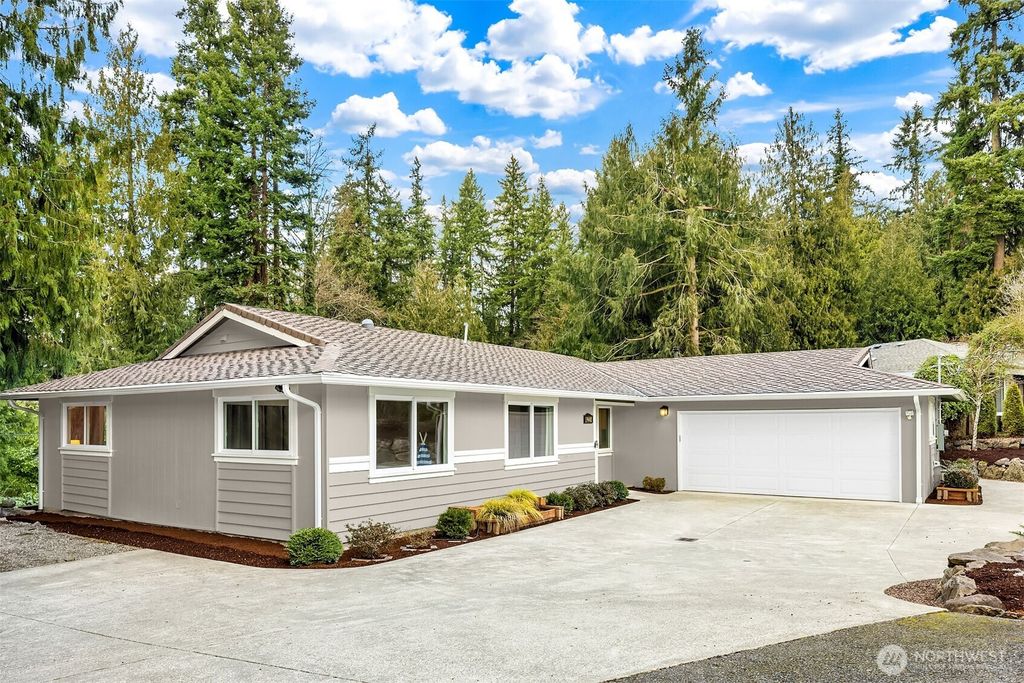 Photo of 19602 SE 29th Street, Sammamish, WA 98075 (MLS # 2498078)