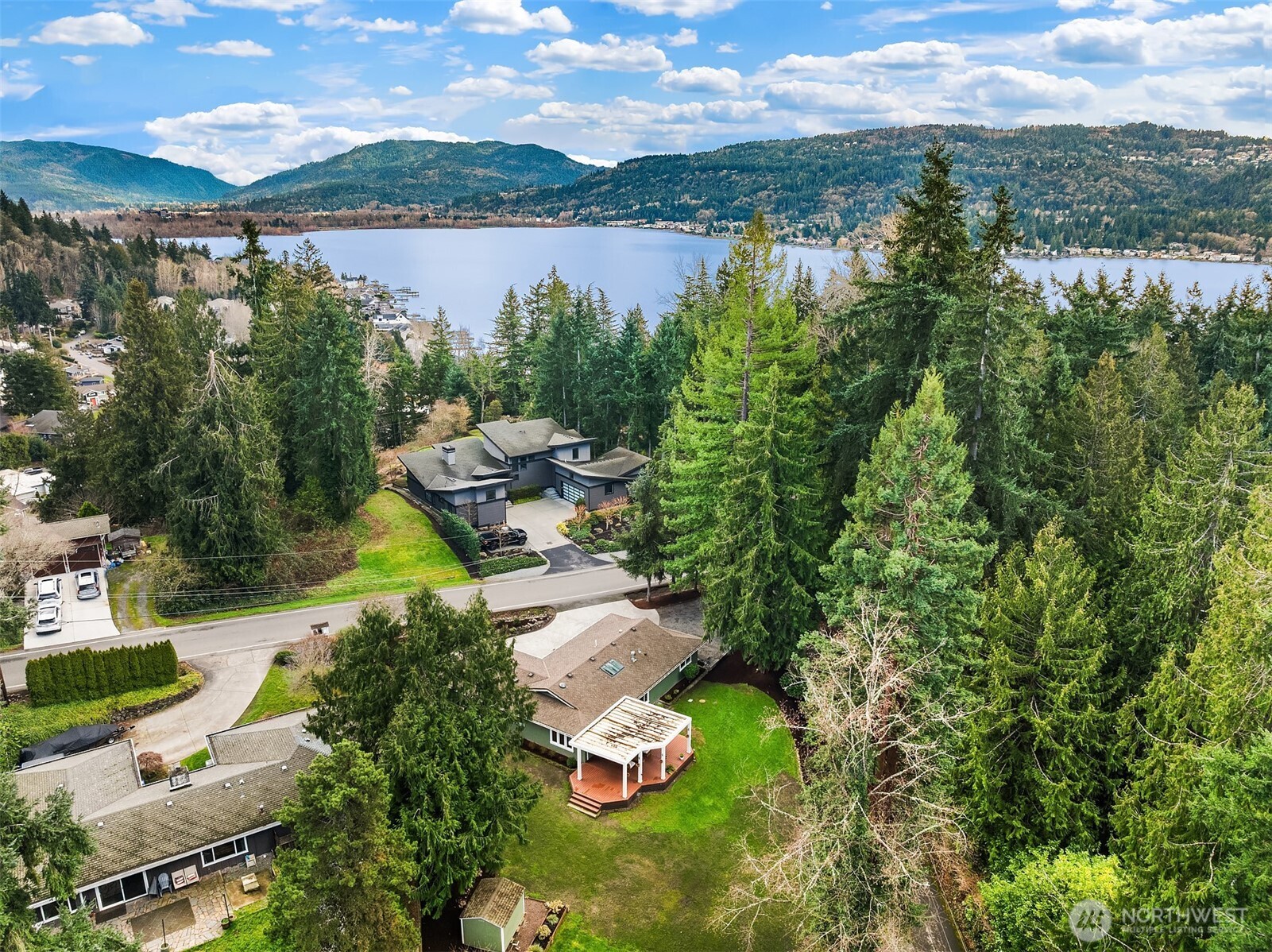 Sammamish, Washington, 98075, United States, 3 Bedrooms Bedrooms, ,2 BathroomsBathrooms,Residential,Active,2030564