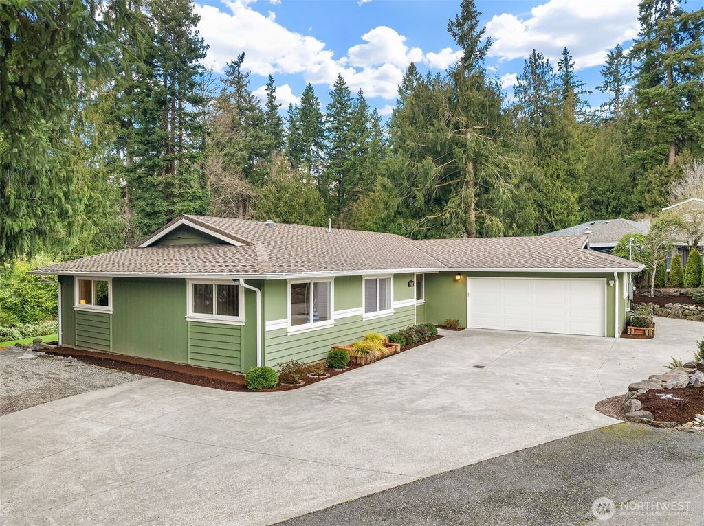 Photo of 19602 SE 29th Street, Sammamish, WA 98075 (MLS # 2498078)