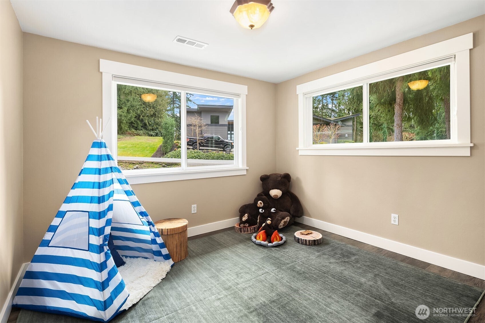 Sammamish, Washington, 98075, United States, 3 Bedrooms Bedrooms, ,2 BathroomsBathrooms,Residential,Active,2030564