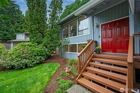 Photo of 10026 NE 140th St ST, Kirkland, WA 98034 (MLS # 2586219)