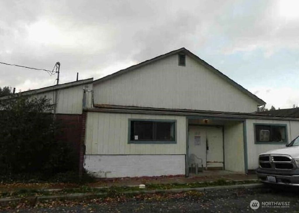 Photo of 1009 SE 1st Street, Winlock, WA 98596 (MLS # 2513371)
