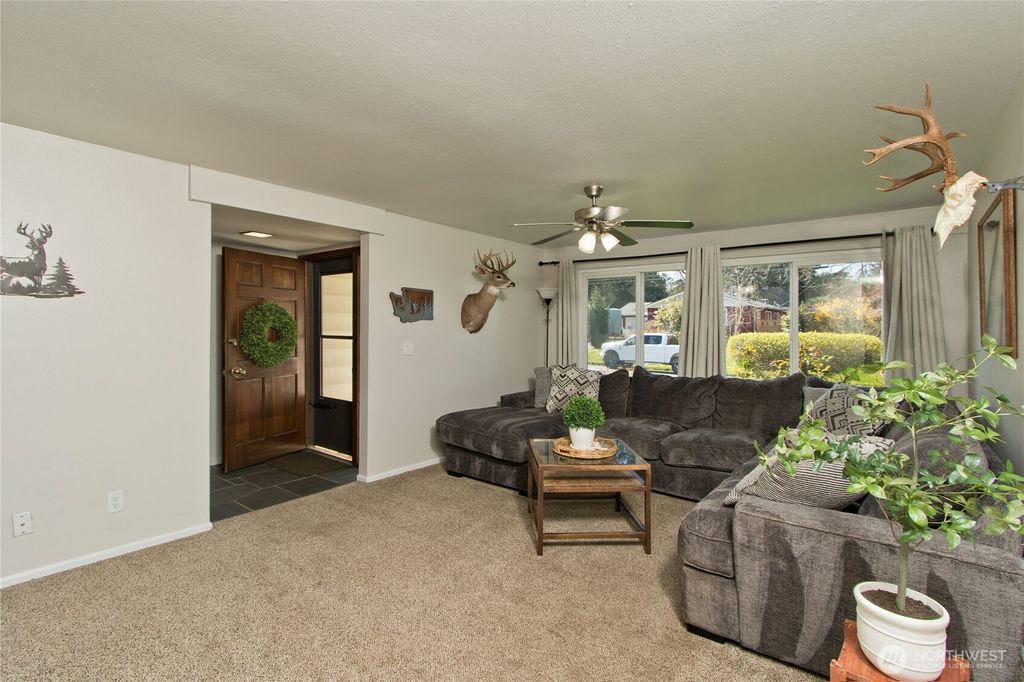 Photo of 1867 Clovercrest Street, Enumclaw, WA 98022 (MLS # 2500610)