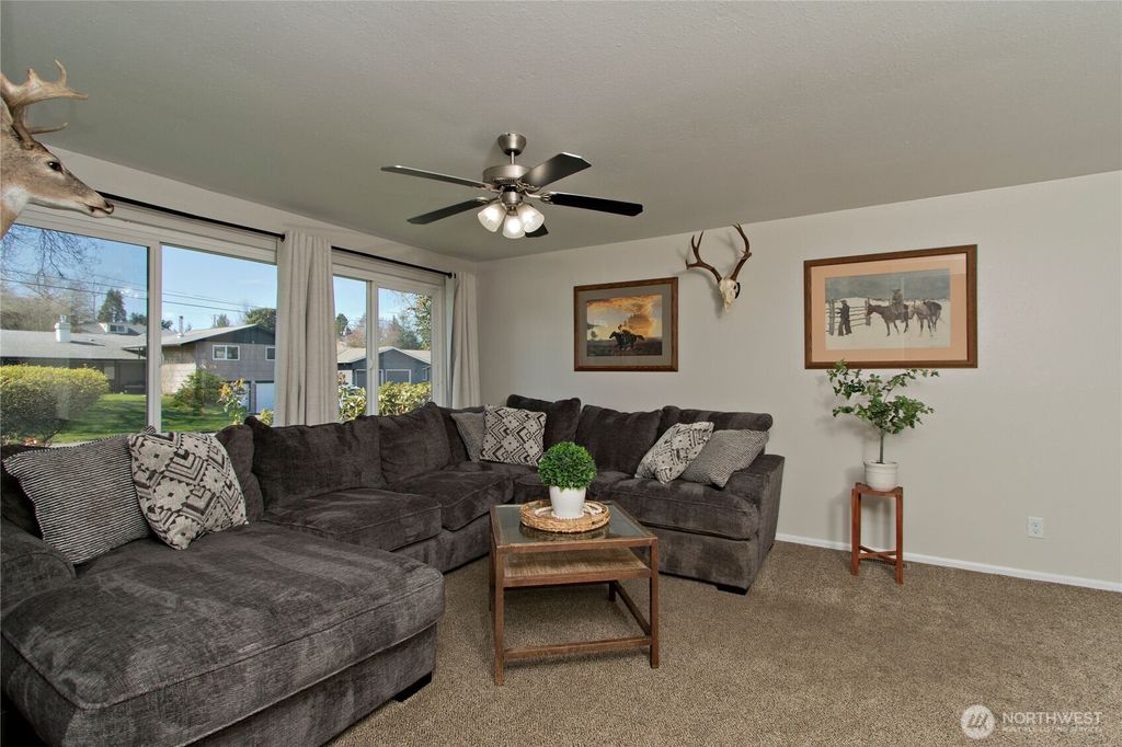 Photo of 1867 Clovercrest Street, Enumclaw, WA 98022 (MLS # 2500610)